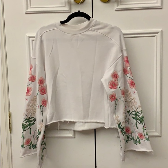 H&M Adorable Floral Sleeve Sweater! 🌸 - Picture 1 of 3